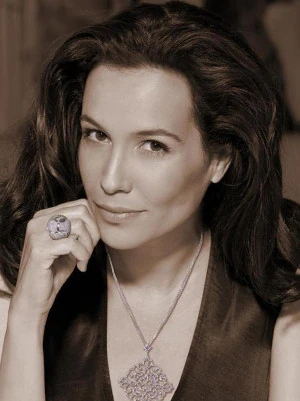 Picture of Yael Abecassis