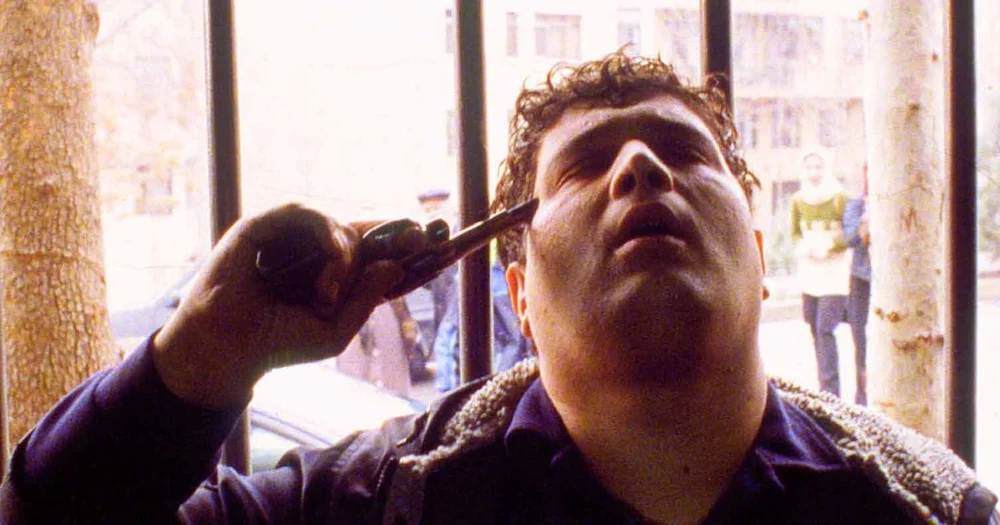 Crimson Gold - film still